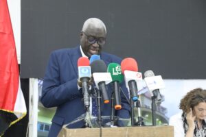 احمد ادم وزير التنمية